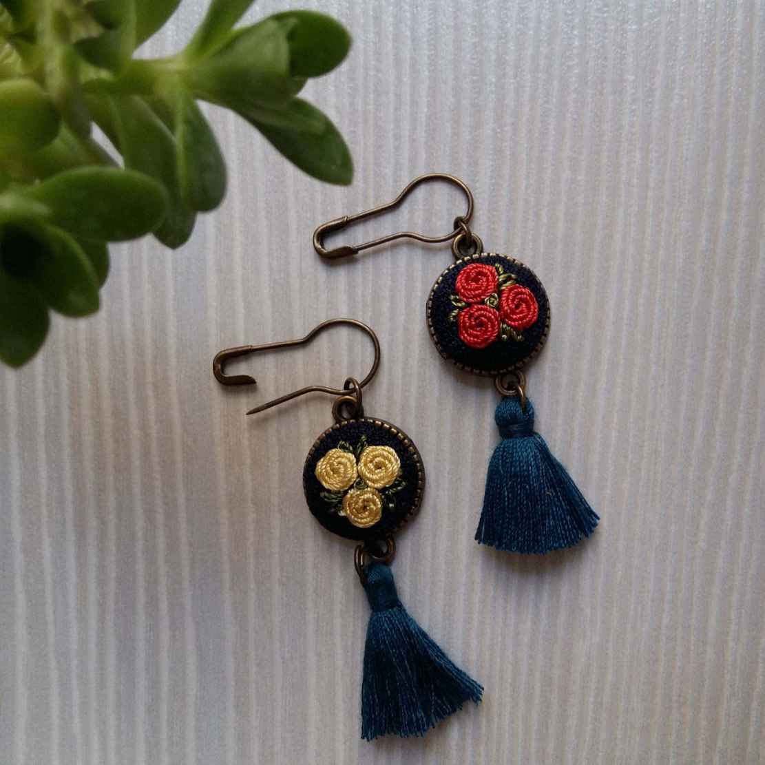 Embroidered Brooch Pin – Flowers SJ Model