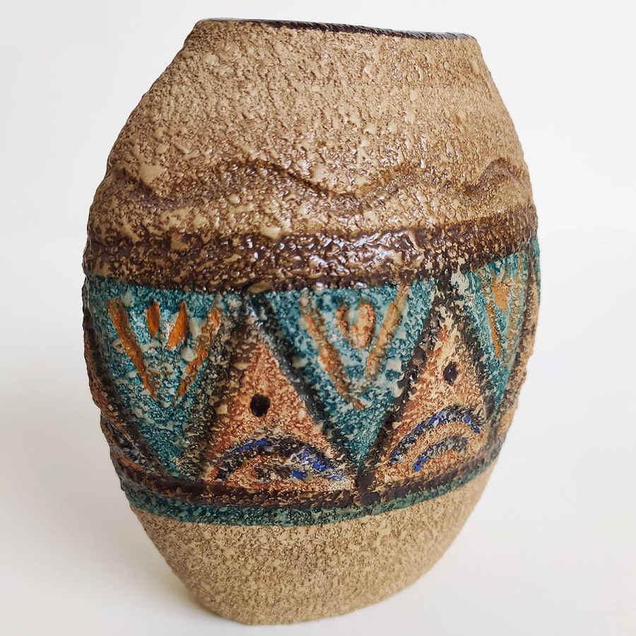 Handcrafted Decorative Persian Pottery Vase with Art Motif Tala