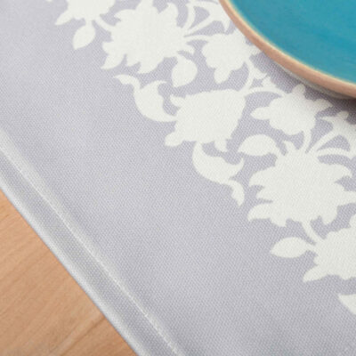 Set of 4 Fabric Placemats Under the Plate – Model Ahoo