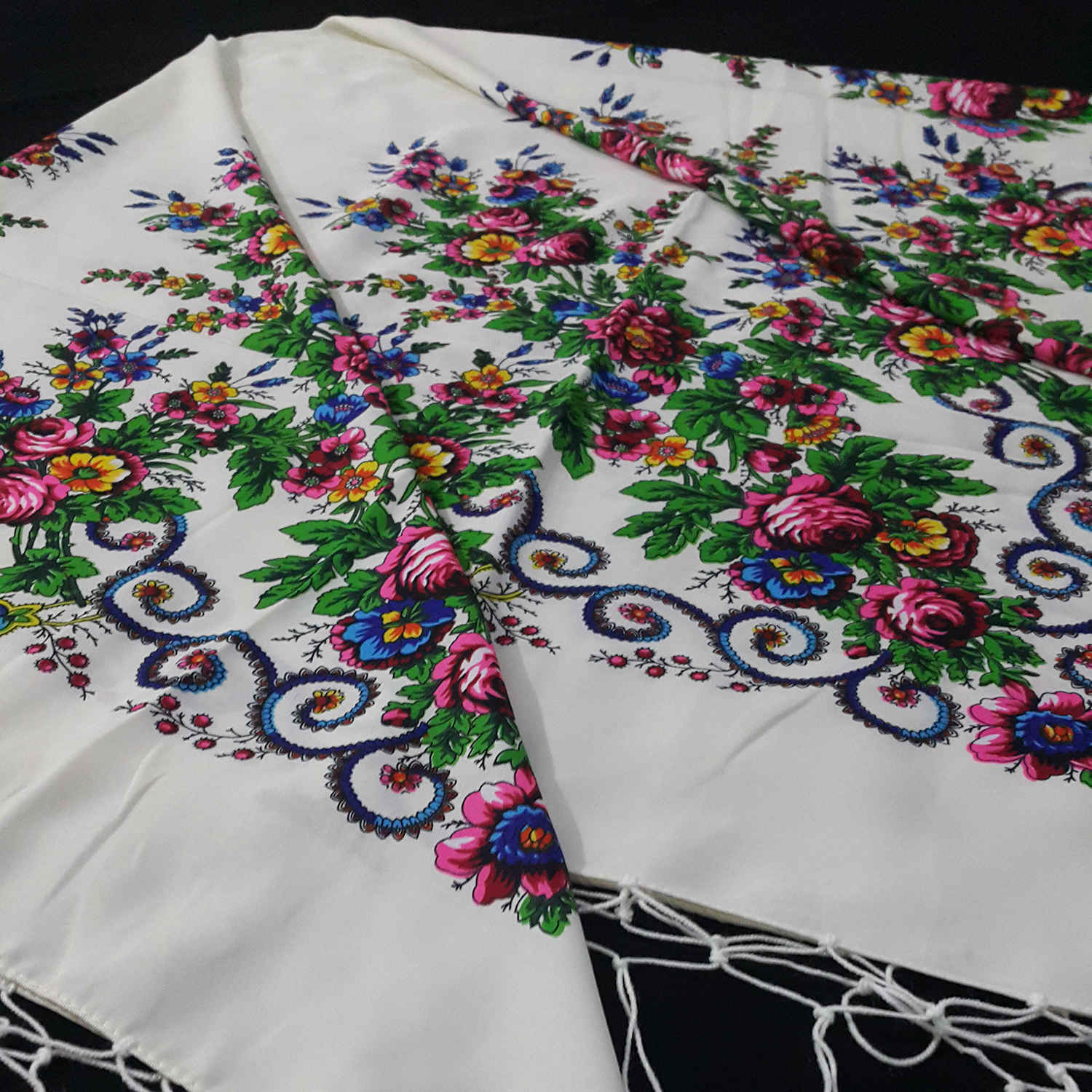 Torkaman Ethnic Scarf – Elegance and Tradition with Floral Design in White