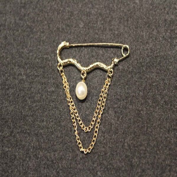 Modern Safety Pin Brooch with Diamond Accent – Elegant Glamour