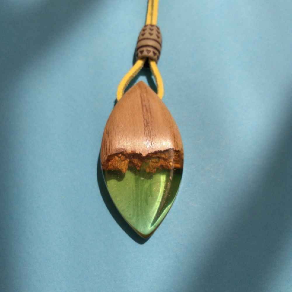 Wood & Resin Necklace Handcrafted Artistic Bold Style Pars