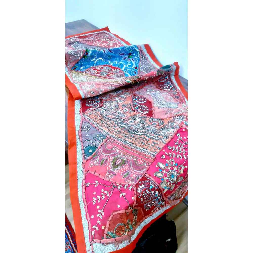 Hand Embroidered Table Runner Model Horasa