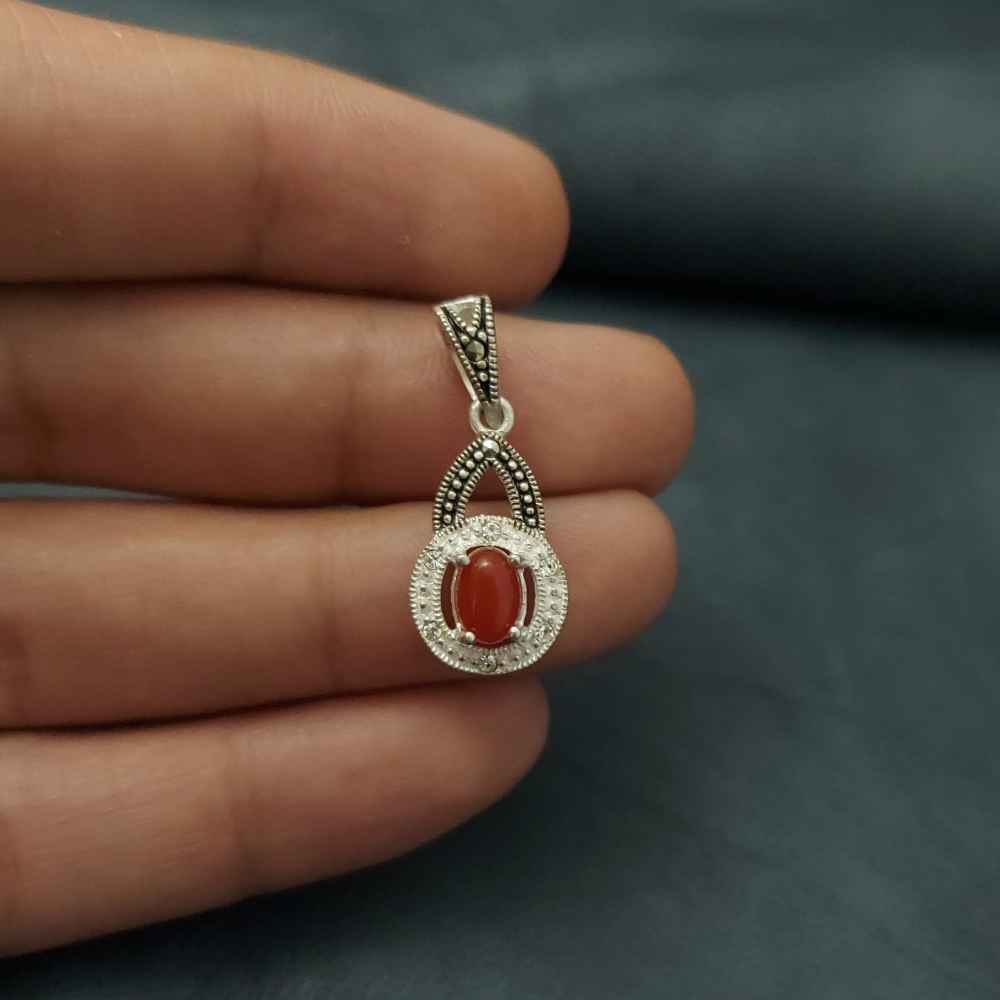 Persian Silver Pendant Classic Style with Agate Gemstone Zahra