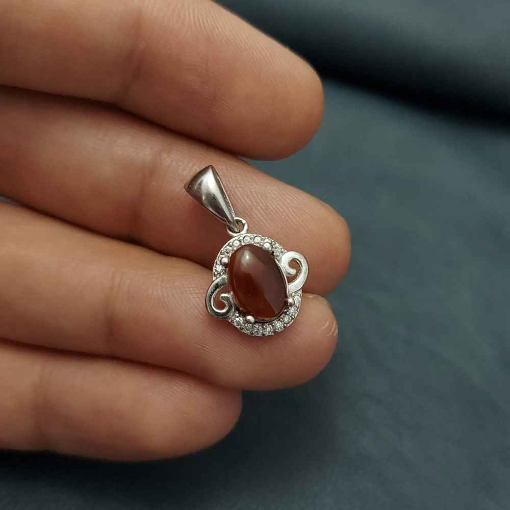 Persian Silver Pendant Classic Style with Yemeni Aqeeq Gemstone Zina