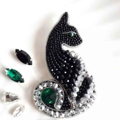Handmade Feminine Beaded Brooch Pin – Cat Design