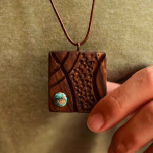 Wood & Turquoise Pendant Necklace Model Marcel