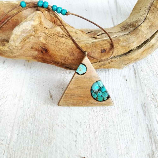 Wood & Turquoise Pendant Necklace Model Triangle