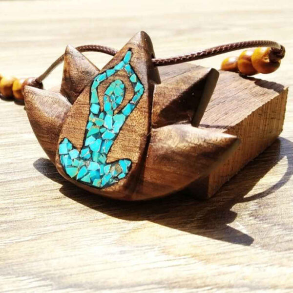 Wood & Turquoise Pendant Necklace Model Yoga