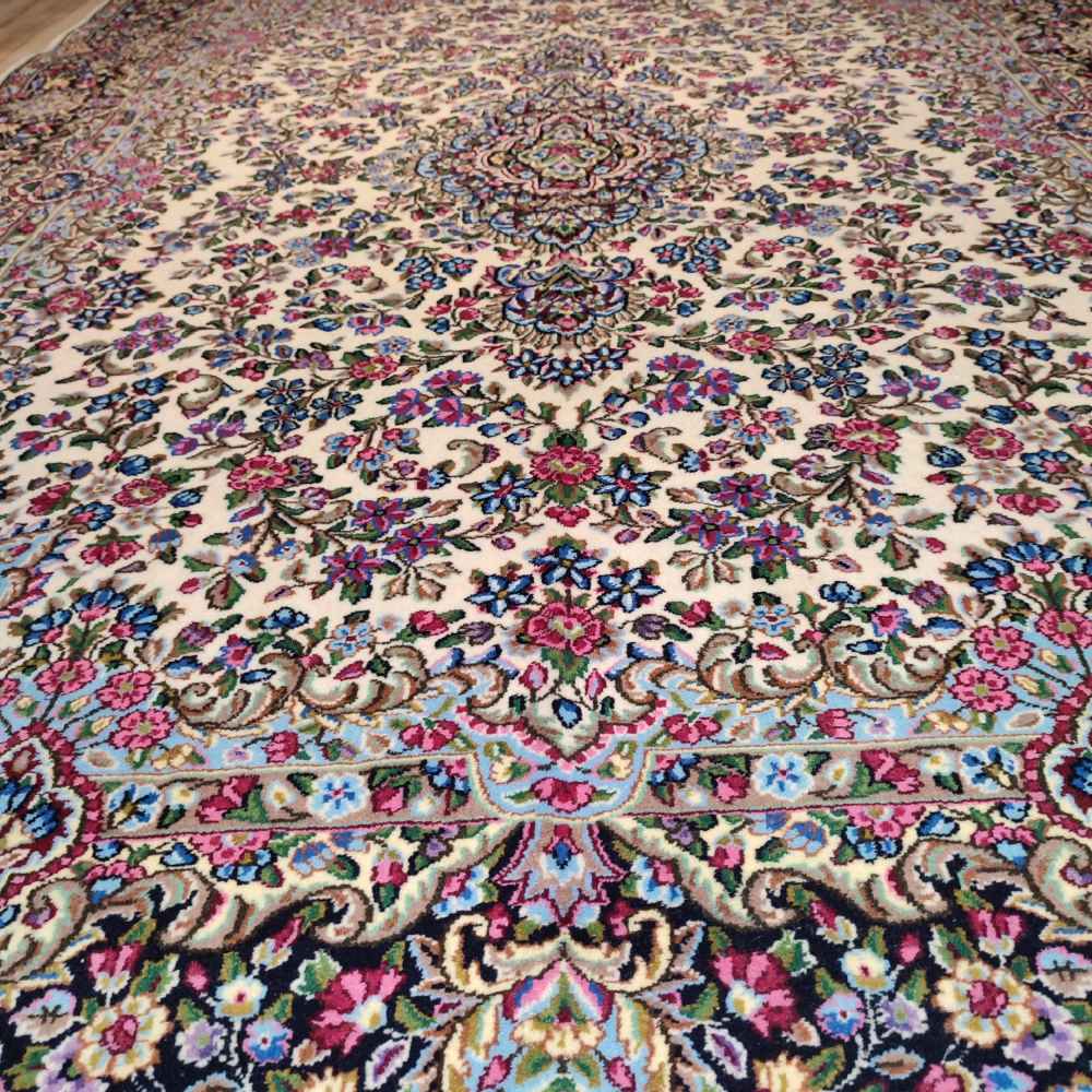 Persian Wool Carpet Hand-Knotted Model Ladan