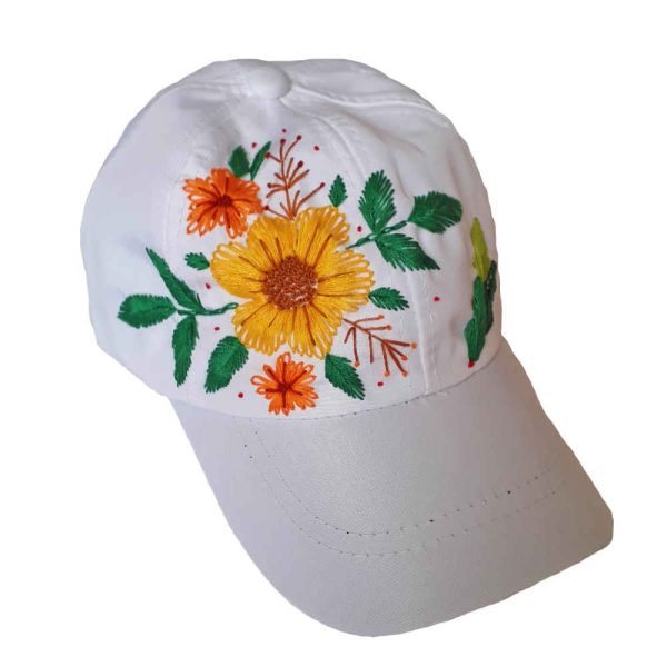 Streetwear Baseball Cap with Subtle Embroideryp - Model Sima