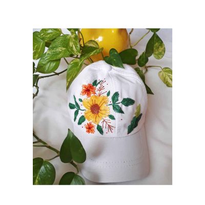 Streetwear Baseball Cap with Subtle Embroideryp – Model Sima