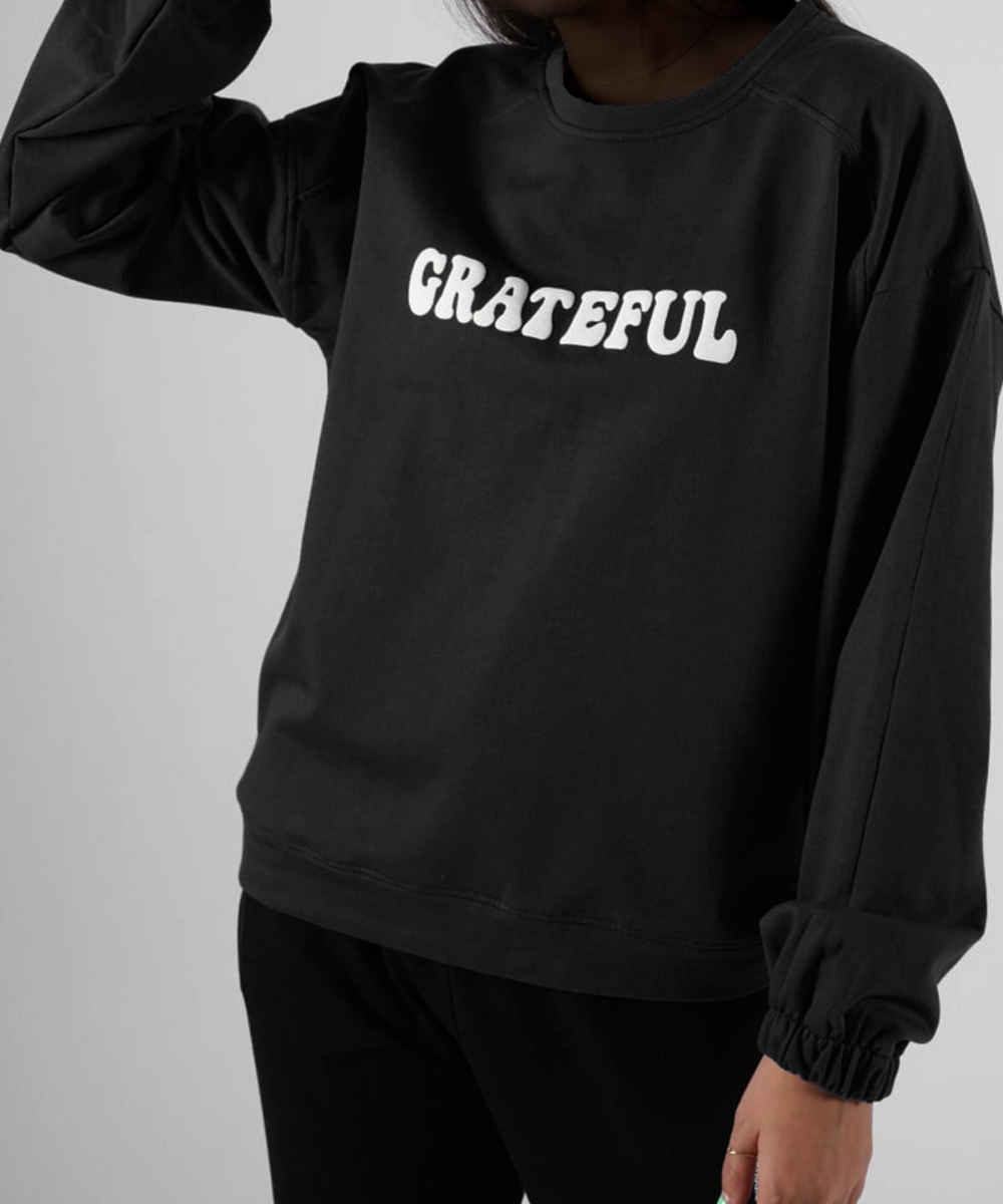 Woman’s Casual Crew Neck Sweatshirt Model Grateful