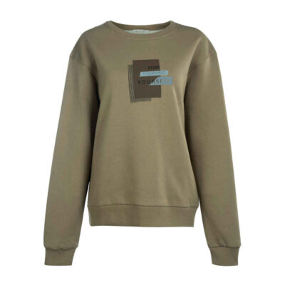 Woman’s Casual Crew Neck Sweatshirt Model Stop
