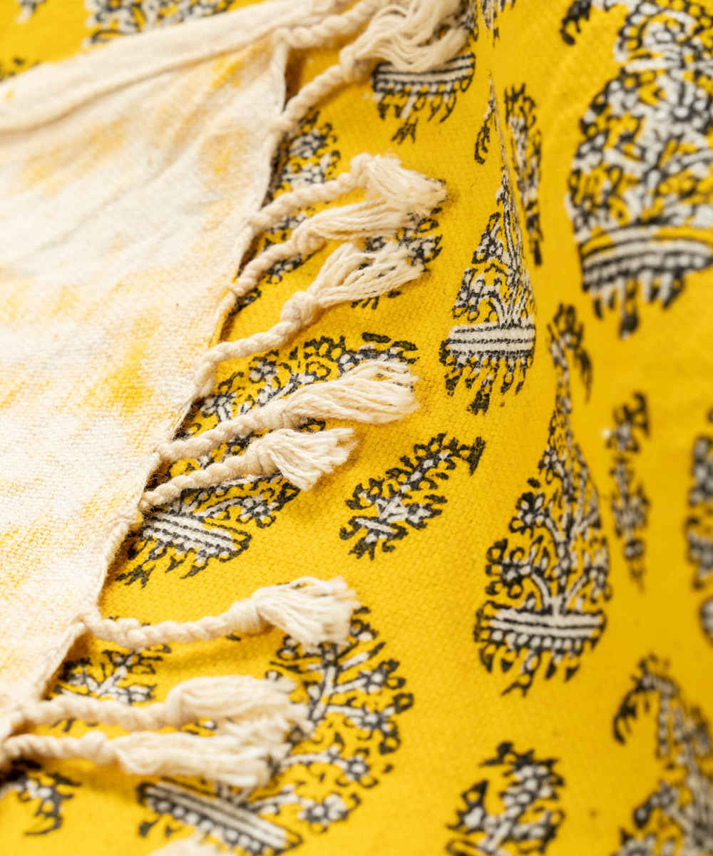 Block Print Linen Tablecloth Model Paisley