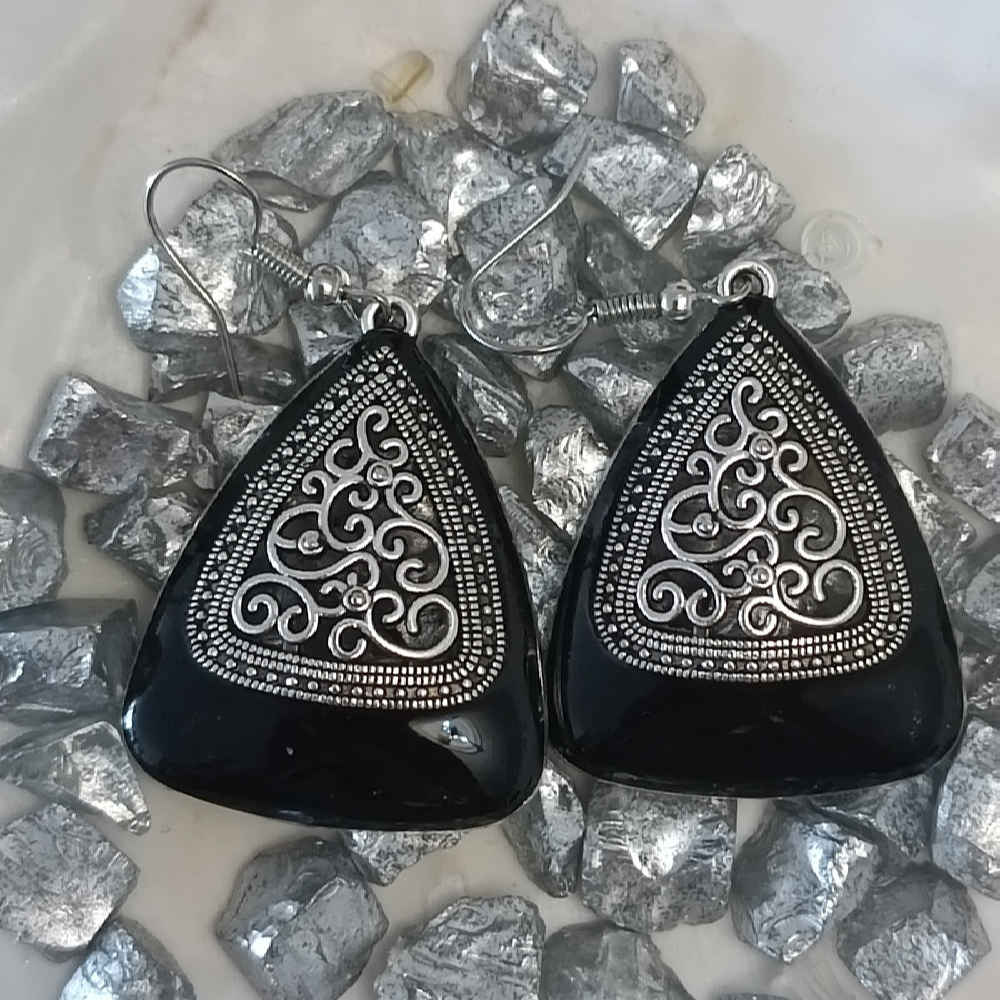 Dangle Metal Earrings with Traditional Style Shamim