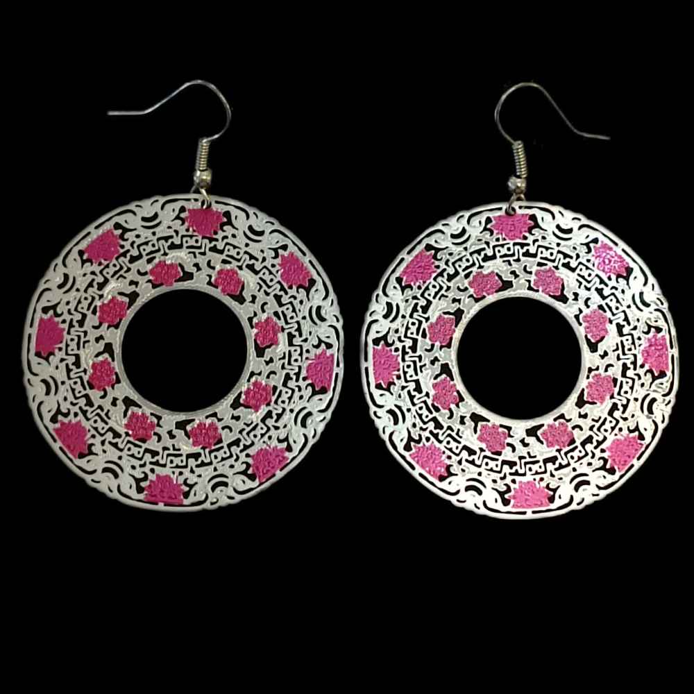Dangle Metal Earrings with Traditional Style Mehr