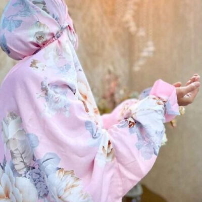 Islamic Namaz Chador with Sleeves for Women Ideal for Praying – Floral Pattern Mahla