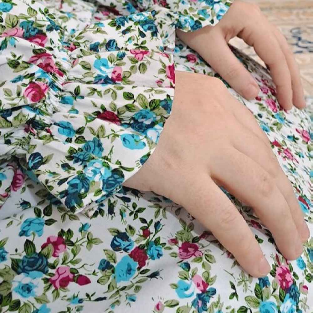 Islamic Namaz Chador with Sleeves for Women Ideal for Praying – Floral Pattern Helma