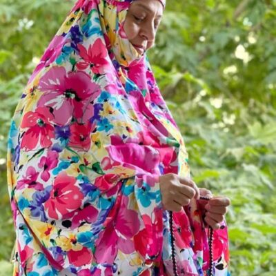 Islamic Namaz Chador with Sleeves for Women Ideal for Praying – Floral Pattern Rojin