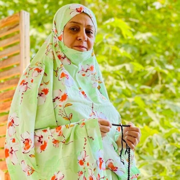 Islamic Namaz Chador with Sleeves for Women Ideal for Praying - Light Green