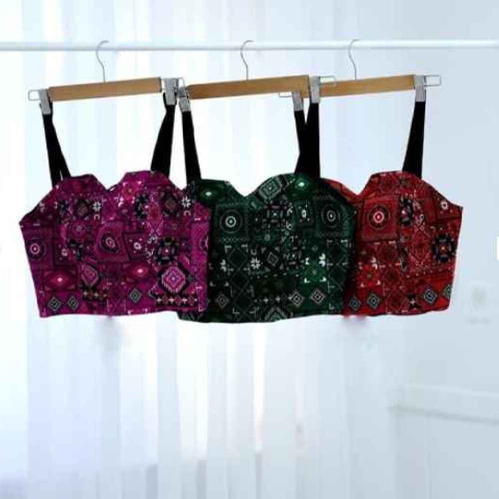 Women’s Embroidered Crop Cami Top Model Noora