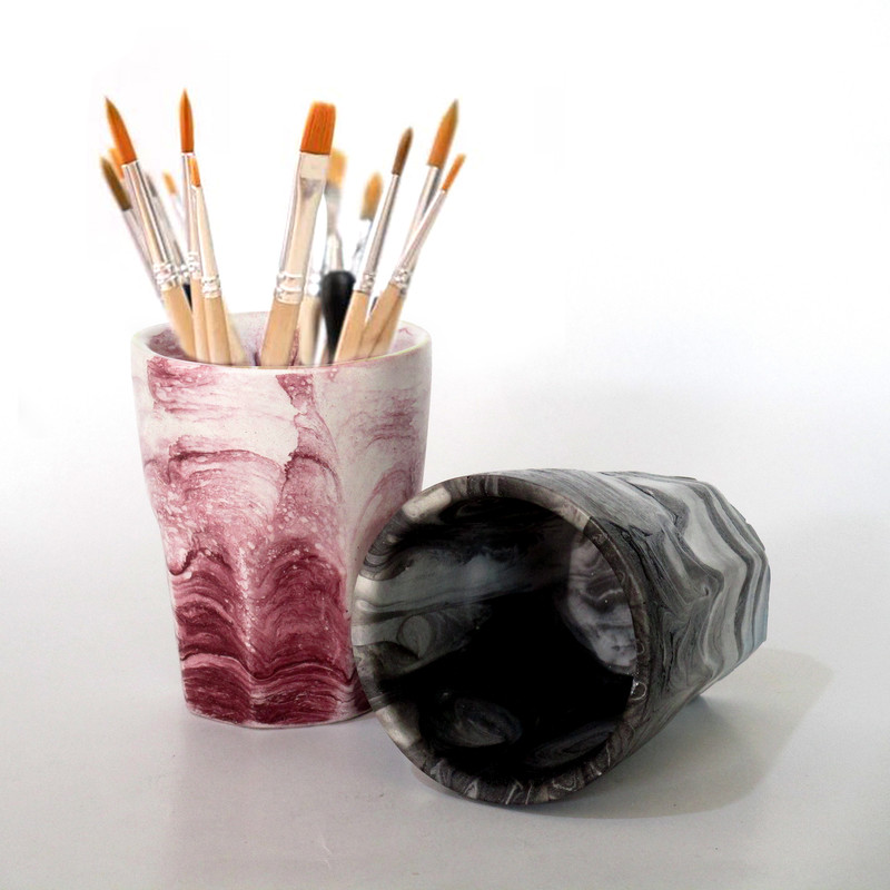 Glass-Inspired – Sleek Stone Pen Organizer with a Glossy Finish