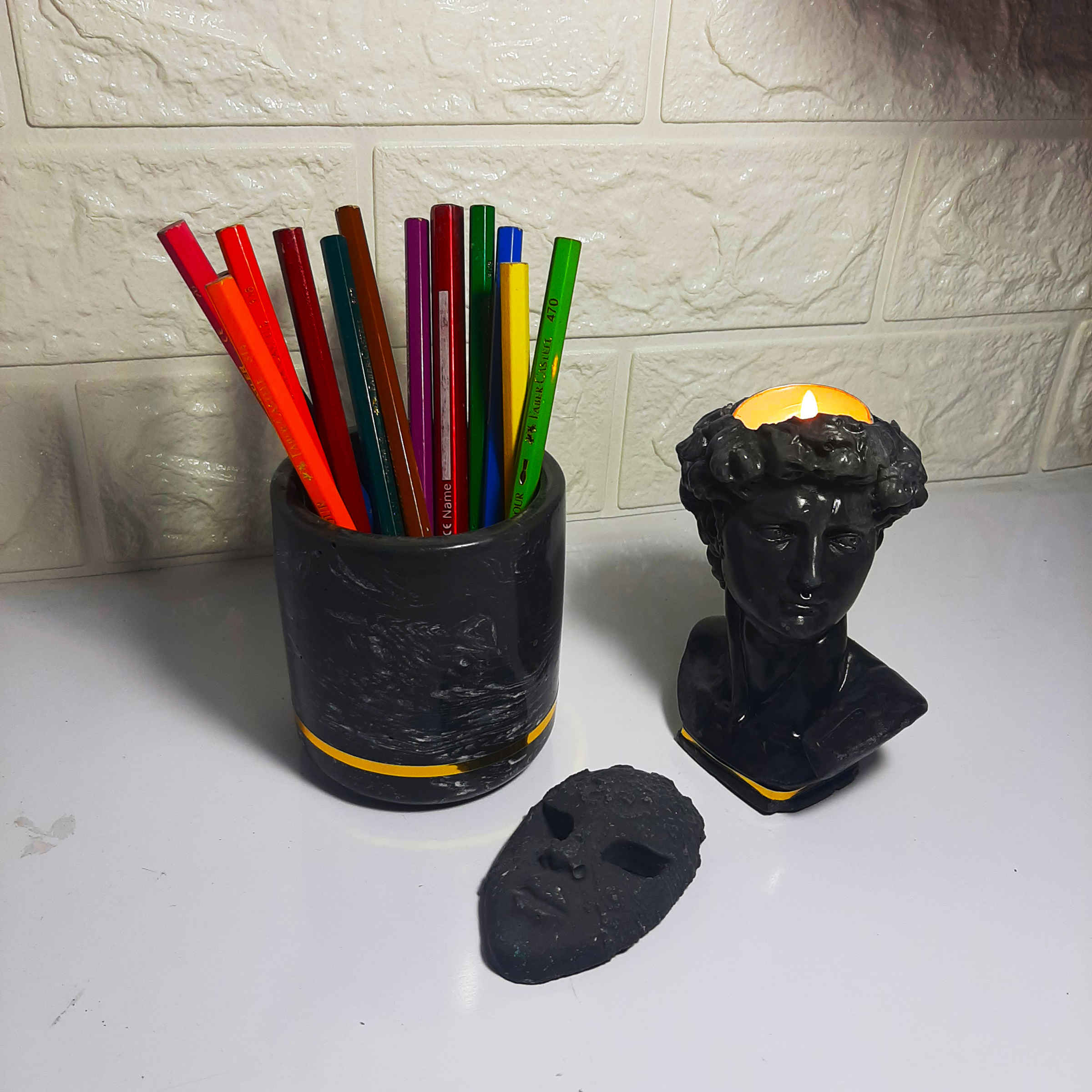 Rasa Design – Stone Pen Holder with Marble Effect for Minimalist Desks