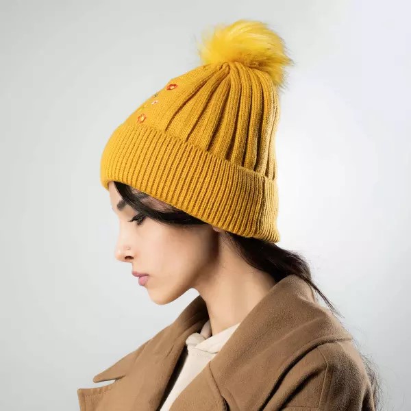Women’s Knitted Winter Beanie – Model Flower