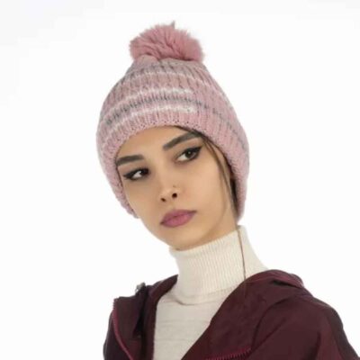 Women’s Knitted Winter Beanie – Model Line
