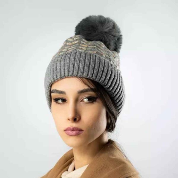 Women's Knitted Winter Beanie - Model Zigzag