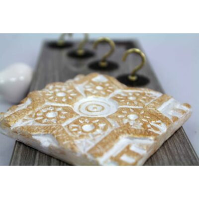 Decorative & Handcrafted Wall Key Holder with Traditional Design