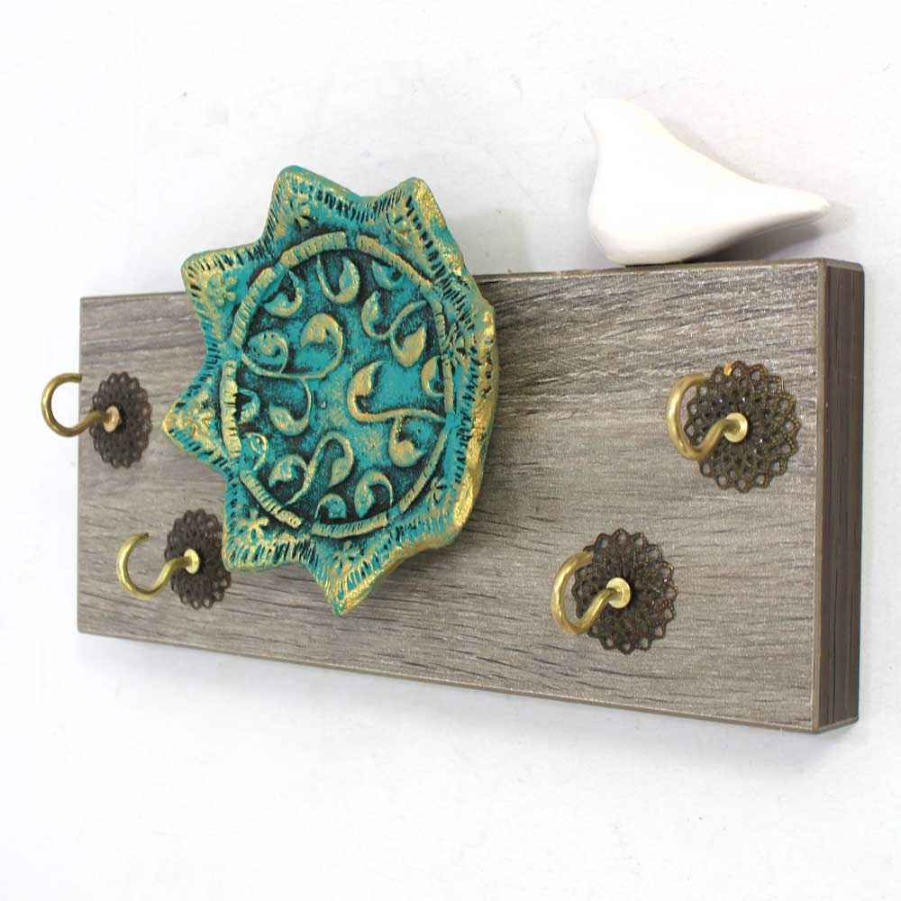 Decorative & Handcrafted Wall Key Holder with the Deign Eslimi