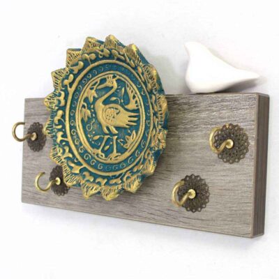 Decorative & Handcrafted Wall Key Holder with the Deign Traditional