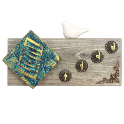 Decorative & Handcrafted Wall Key Holder with the Deign Traditional Tile