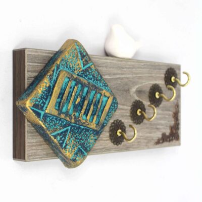 Decorative & Handcrafted Wall Key Holder with the Deign Traditional Tile