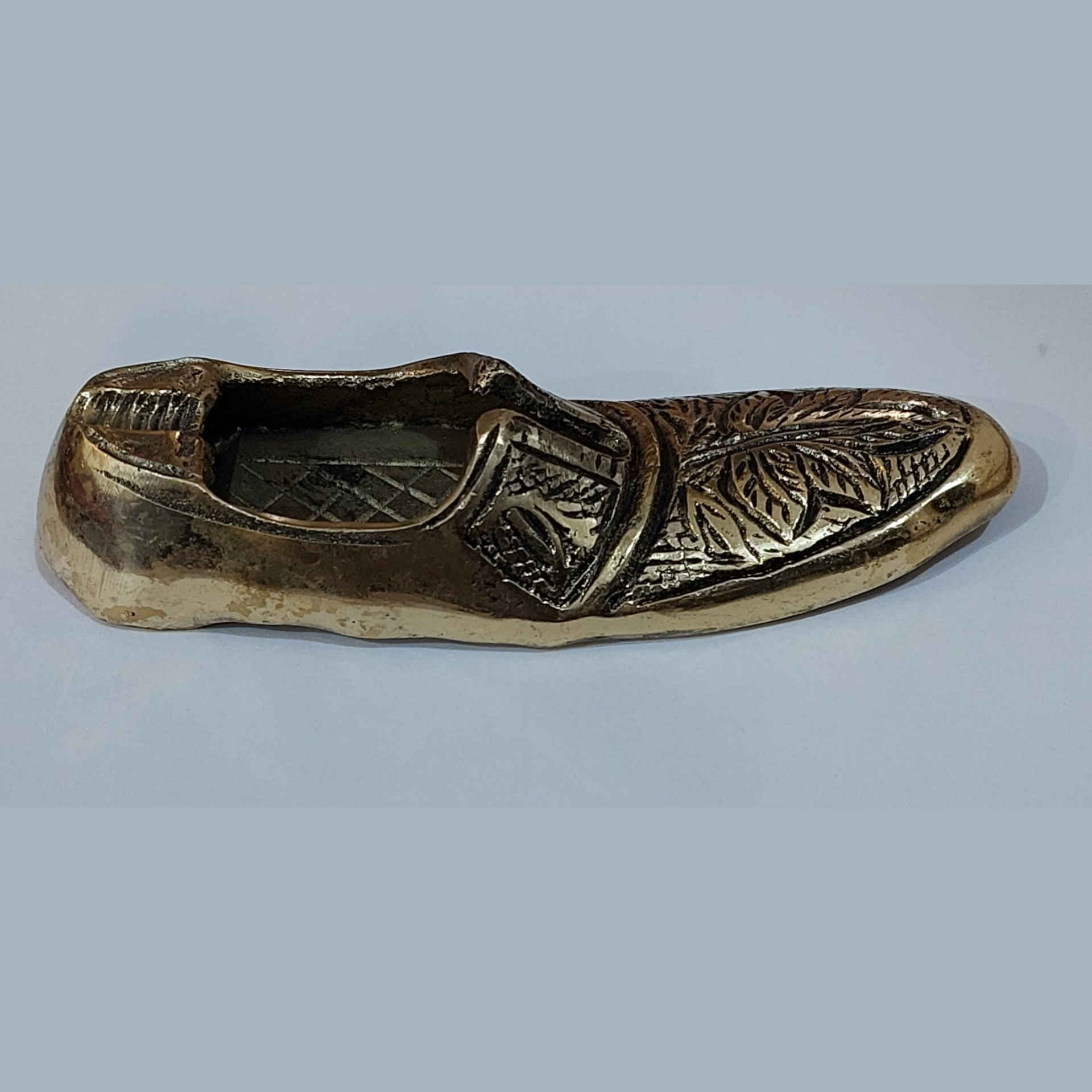 Hand Engraved Brass Ashtray – Artistic Intricate Detail Shoe