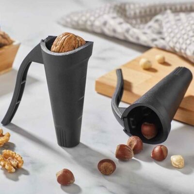 Ergonomic Nutcracker – Black Metal Walnut Opener with Easy-Grip Handle