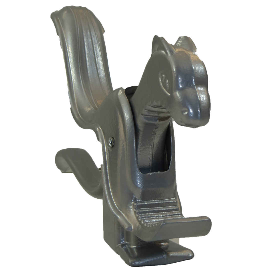 Decorative Nutcracker – Squirrel-Shaped Walnut Opener in Black Metal