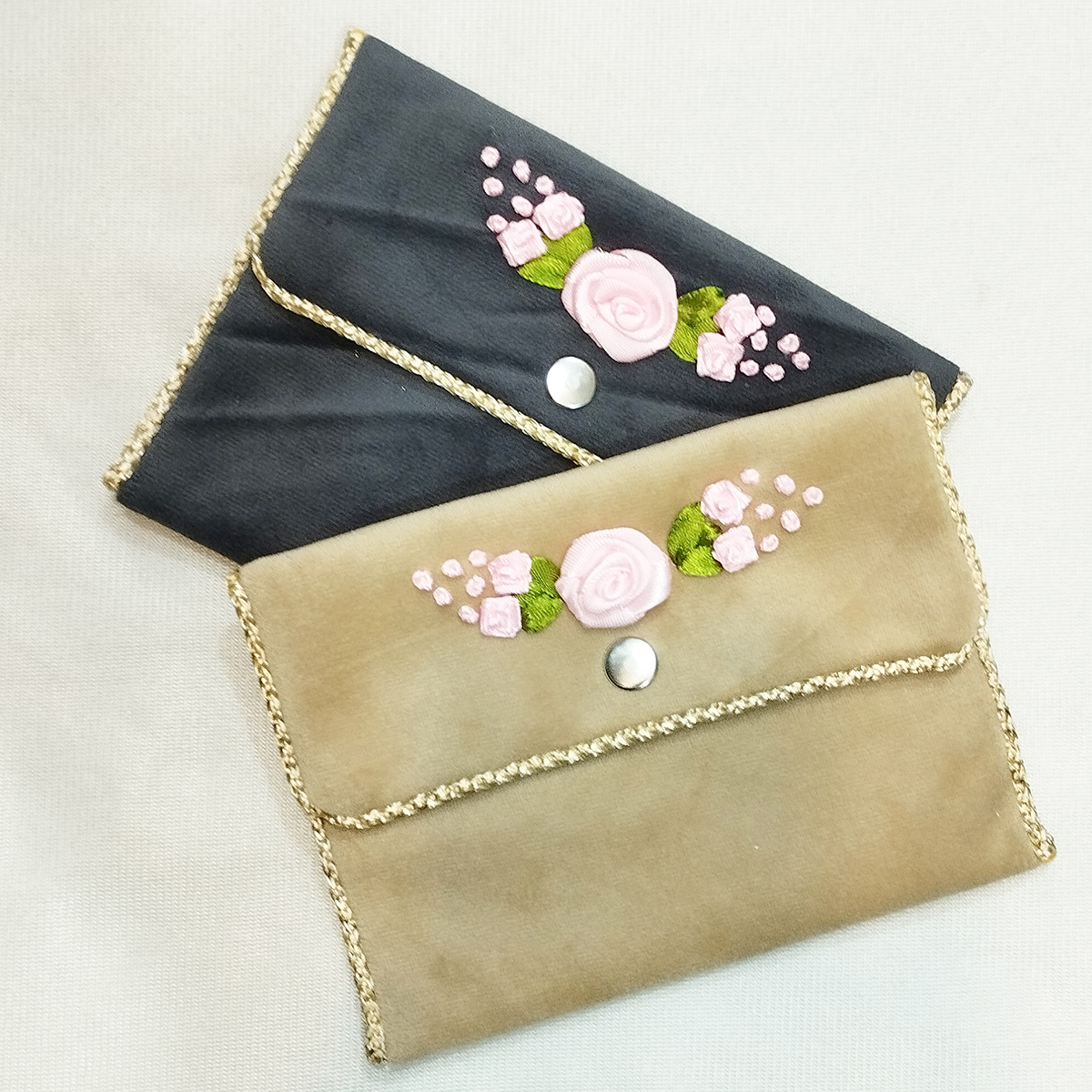 Travel Prayer Mat for Muslim Pocket Sized & Portable Sajada Cream