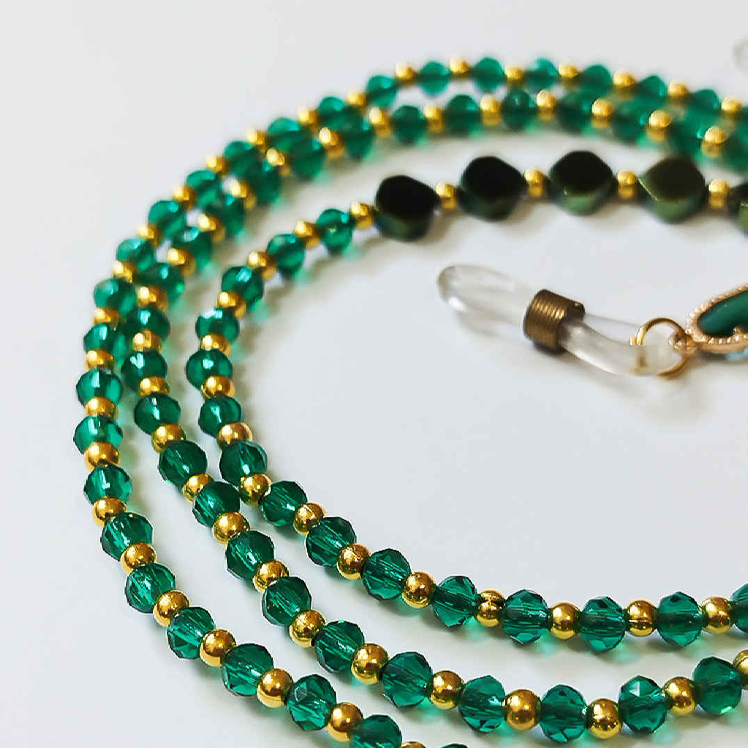Beaded Glasses Chain – Handcrafted Green for Every Occasion