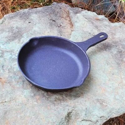 Cast Iron Skillet Pan for Camping & Outdoor Cooking – 20 cm