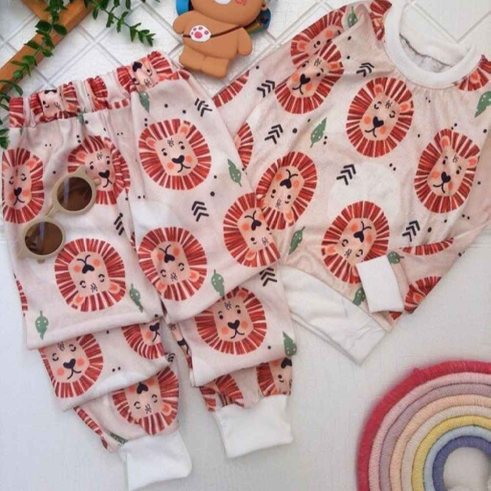 Kid's Sweatshirt & Pants Set with Lion Design