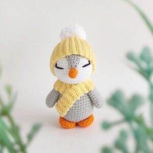 Knitted Stuffed Animal Model Happy Penguin 12 cm