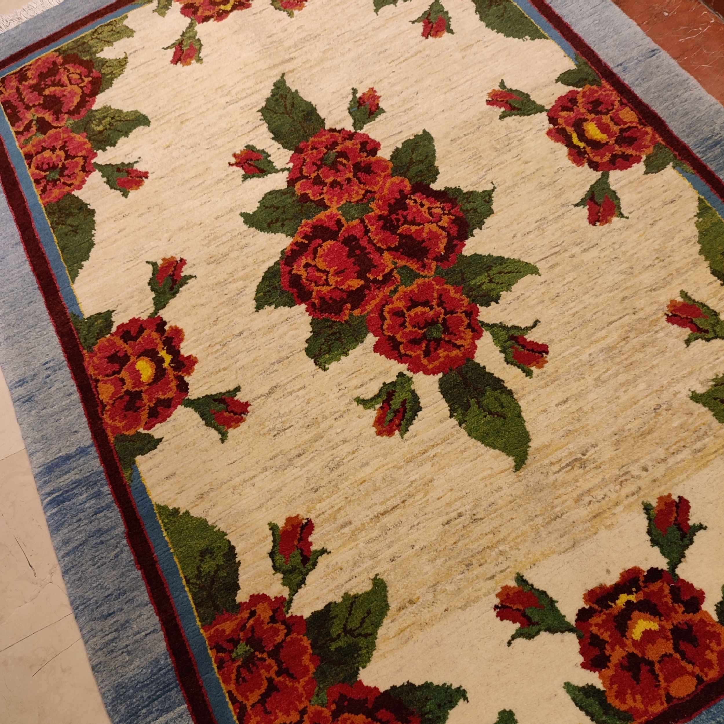 Authentic Persian Wool Carpet Hand-Knotted in Shiraz Floral Cream