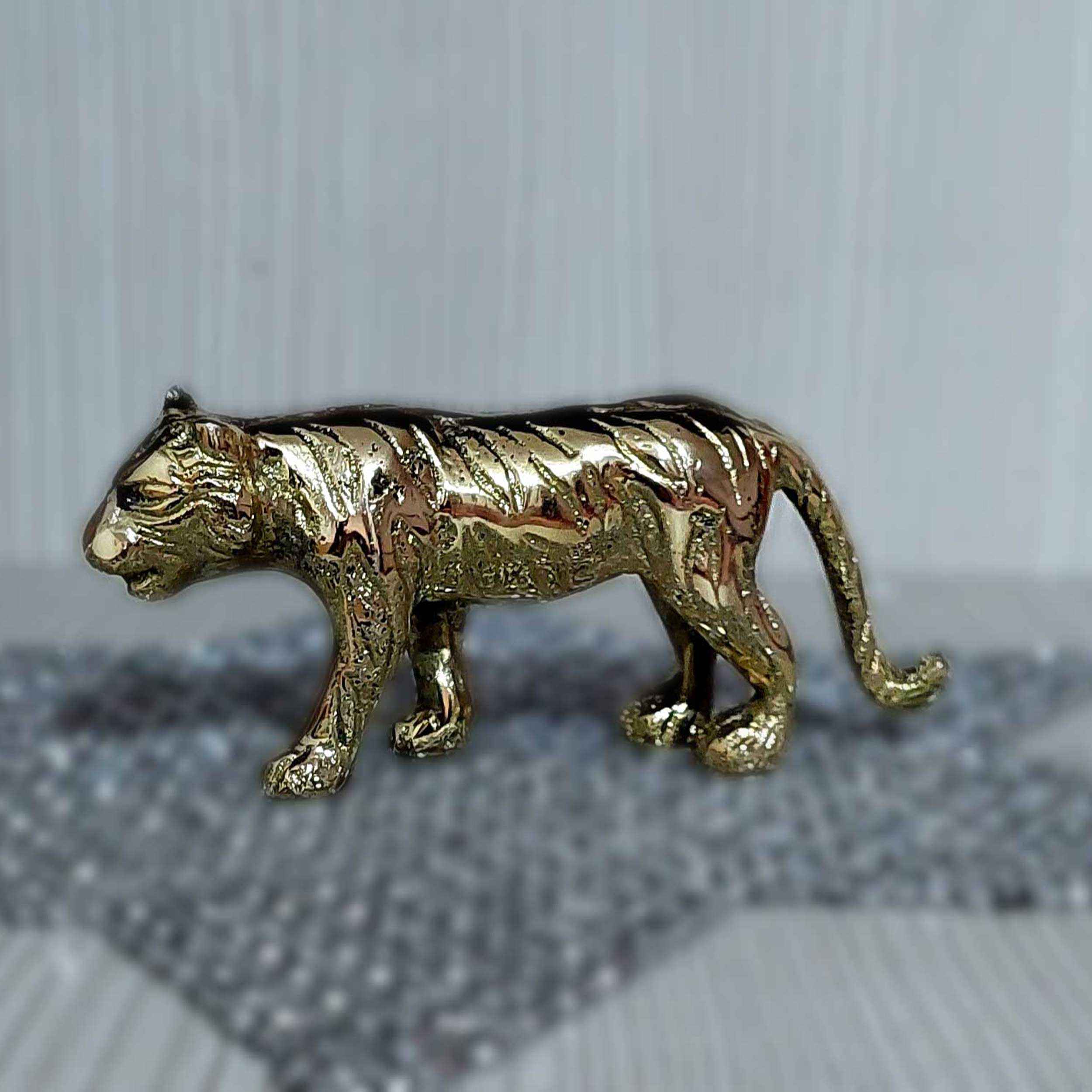 Decorative Brass Tiger Figurine – Wild Animal Art Decor