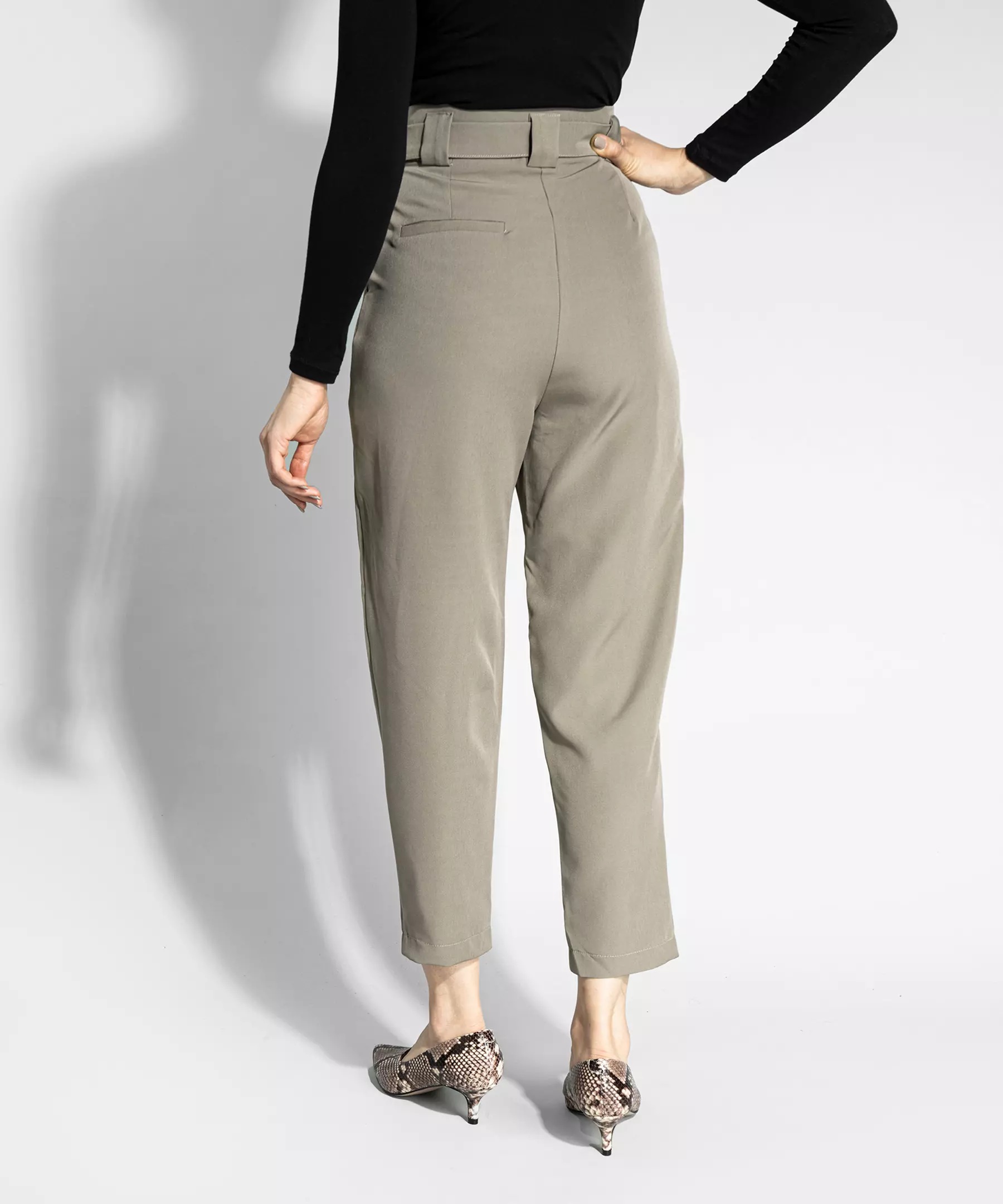 Fit Plain Pleated Pants with Belt for Women