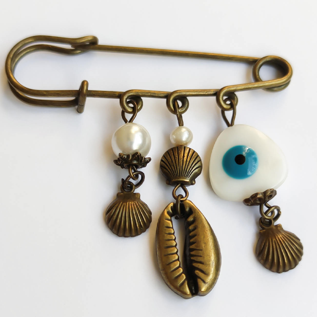 Safety Pin Brooch for Women – Scallop Model for Elegant Style