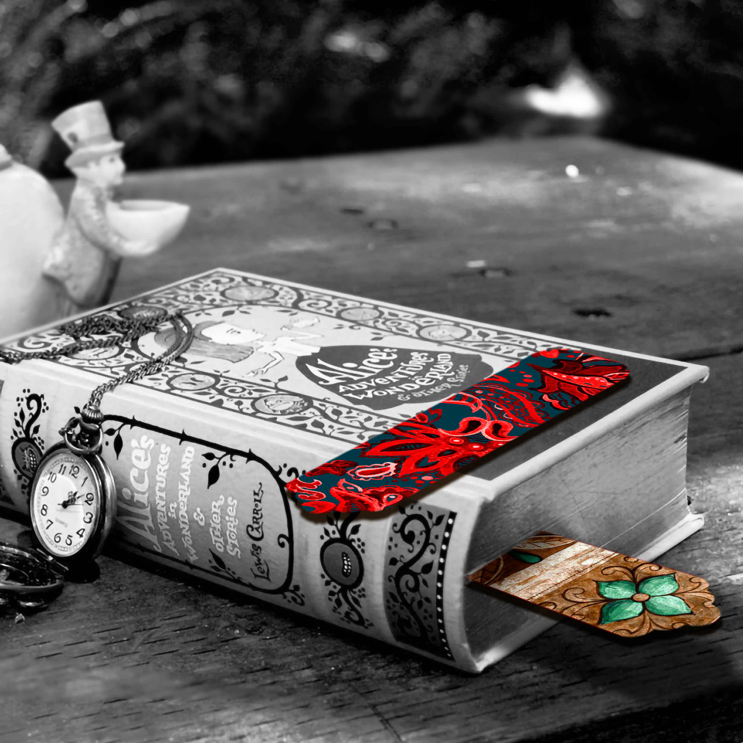 Artistic Wooden Bookmark with Floral Design Set of 2