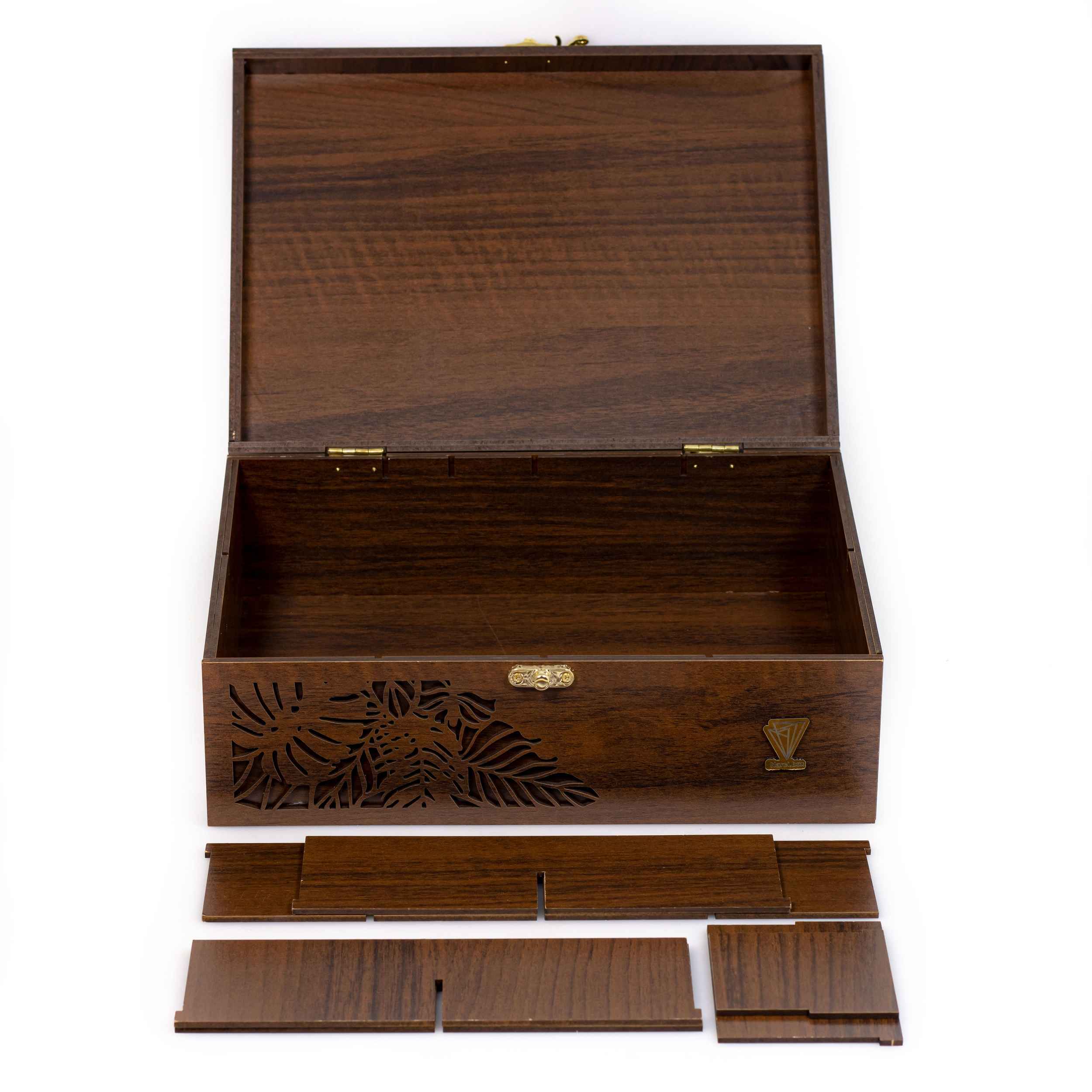 Nature-Inspired Tea Box with Carved Leaf Design